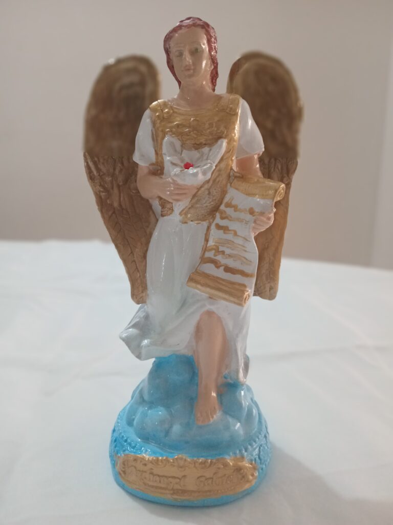 Arcángel Gabriel: Su nombre significa “Humanidad de Dios”, “Mensajero Divino”