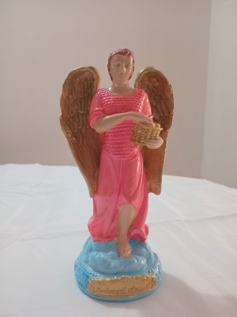 Arcángel Chamuel: Su nombre significa “Aquel que busca a Dios”, “El que ve a Dios”, “Auxilio y fuerza de Dios”, “Guía Divina”